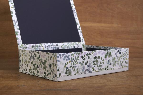 Box with fixed hinged lid, invisible magnetic closure, handmade by stationery writing